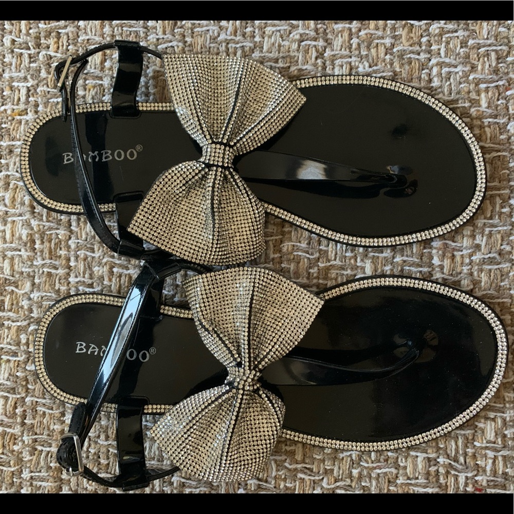 NWOT Bamboo rhinestone bow sandals size 8